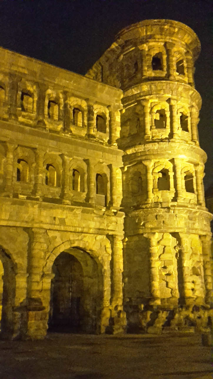 Porta Nigra in Trier bei Nacht