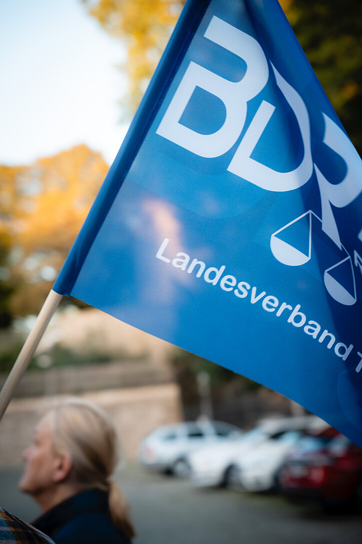 Bundesrechtspflegertag Nachtwächterführung BDR-Fahne des Thüringer Landesverbandes