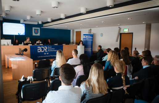 Der Vorstand erstattet der Mitgliederversammlung Bericht