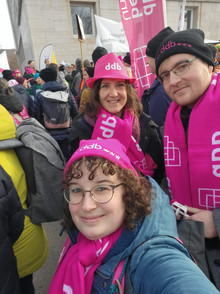 Auf dem Bild sind Mitglieder des Landesvorstandes des BDR-Thüringen bei einer Protestaktion in der Einkommensrunde zu sehen.