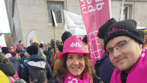 Auf dem Bild sind Mitglieder des Landesvorstandes des BDR-Thüringen bei einer Protestaktion in der Einkommensrunde zu sehen.