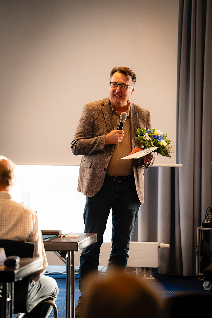 Bundesrechtspflegertag Delegiertentag Ebenfalls zum Ehrenmitglied ernannt: Jürgen Schrader (Bremen)