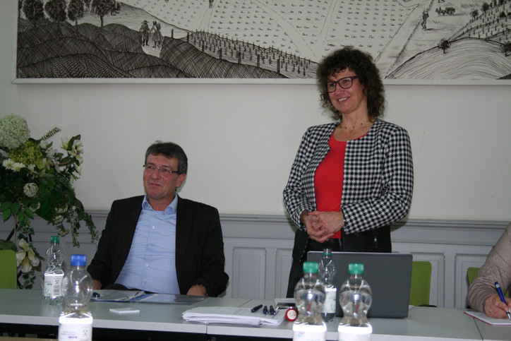 Herrn Minister für Migration, Justiz und Verbraucherschutz, Dieter Lauinger, dürften wir ebenfalls Redner auf der Veranstaltung begrüßen; rechts: Landesvorsitzende Barbara Zwinkau