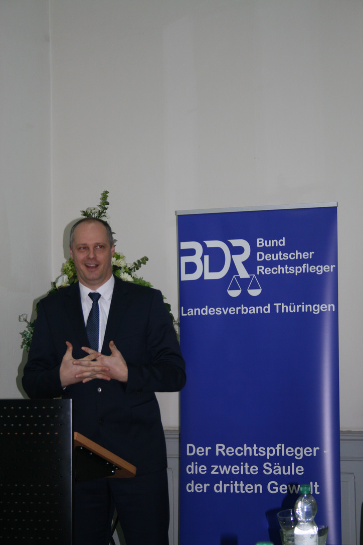 Herr Dipl. Kfm. Lars Kreusche von der BB-Bank folgte ebenfalls der Einladung des BDR und hiel einen Vortrag zum Thema "Mündelsichere Anlagen in der Niedrigzinsphase" 