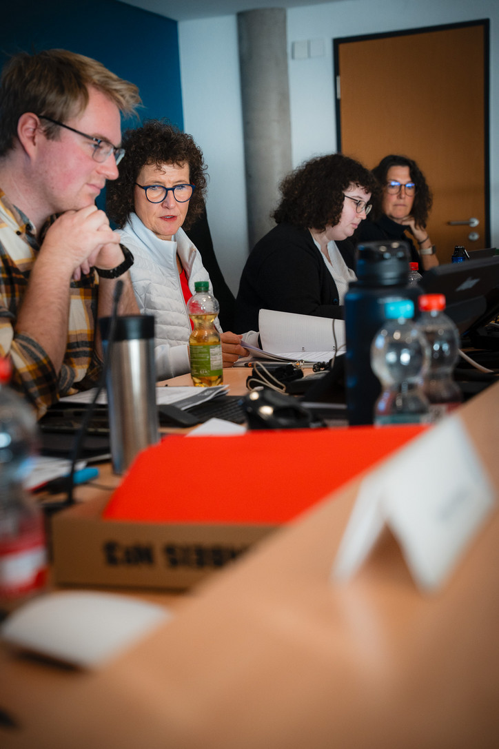 Der Vorstand des BDR erstattet Bericht (v.l. Christopher Jäger, Barbara Zwinkau, Marie Hadlich, Patricia Neumann; nicht im Bild: Max Bretzmann, Lisa Machill, Daniela Müller-Erbe)